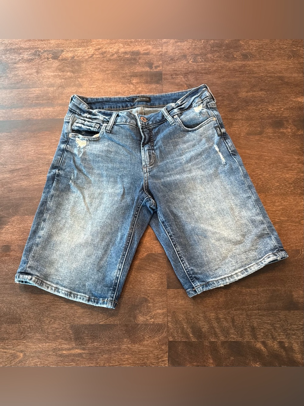 Women’s Silver Jeans Elyse Bermuda Denim Shorts Size 28/L9